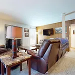 Mammoth Estates Deluxe 2 Bedroom Condos