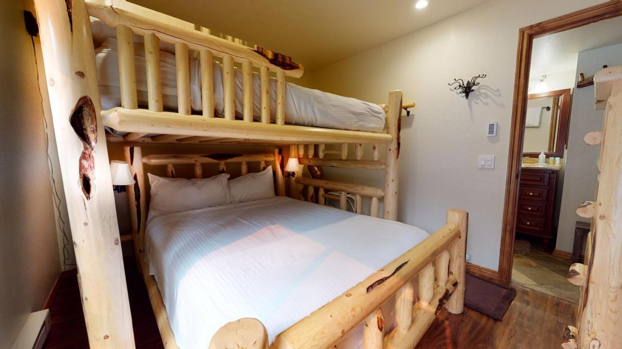 Mammoth Estates Deluxe 2 Bedroom * Mammoth Lakes