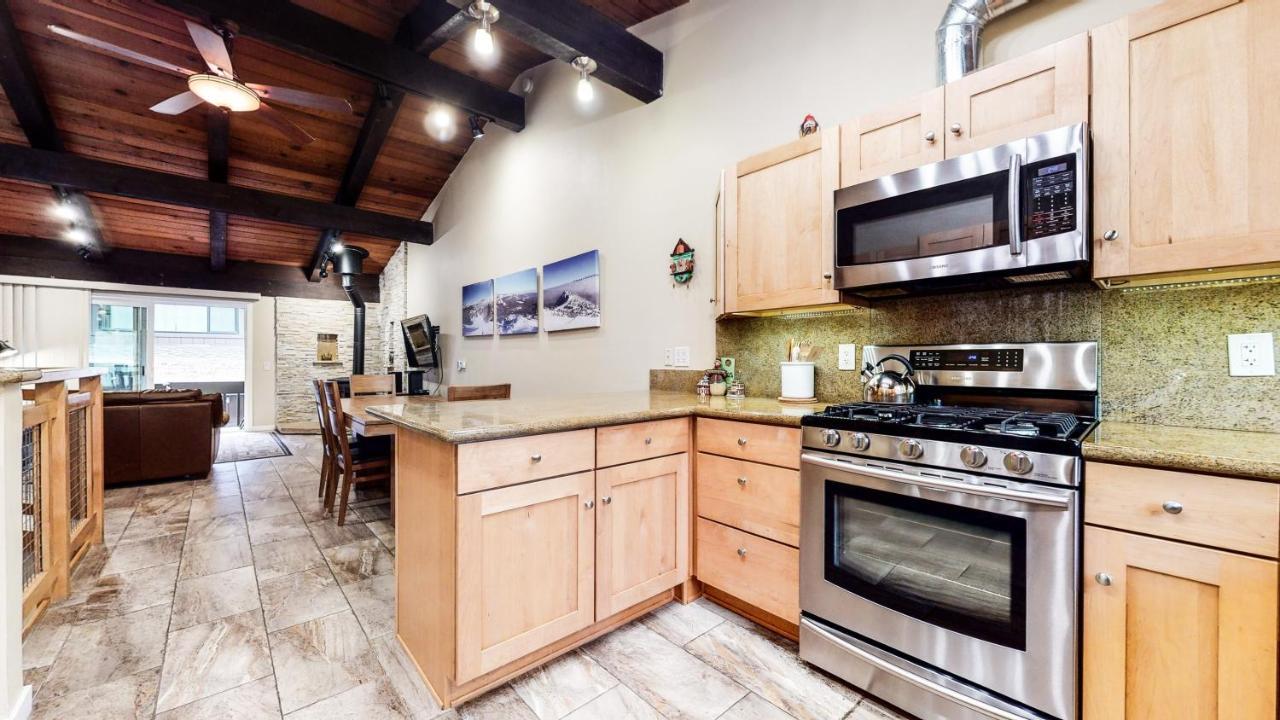 Mammoth Estates Deluxe 2 Bedroom Apartment *